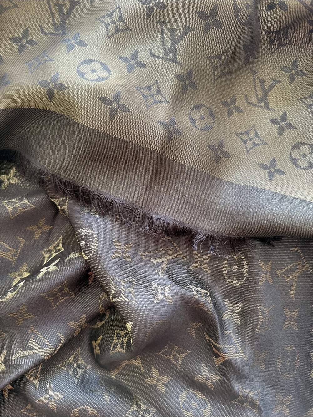 Louis Vuitton Brown and Tan Monogram Shawl - Picture 4 of 8